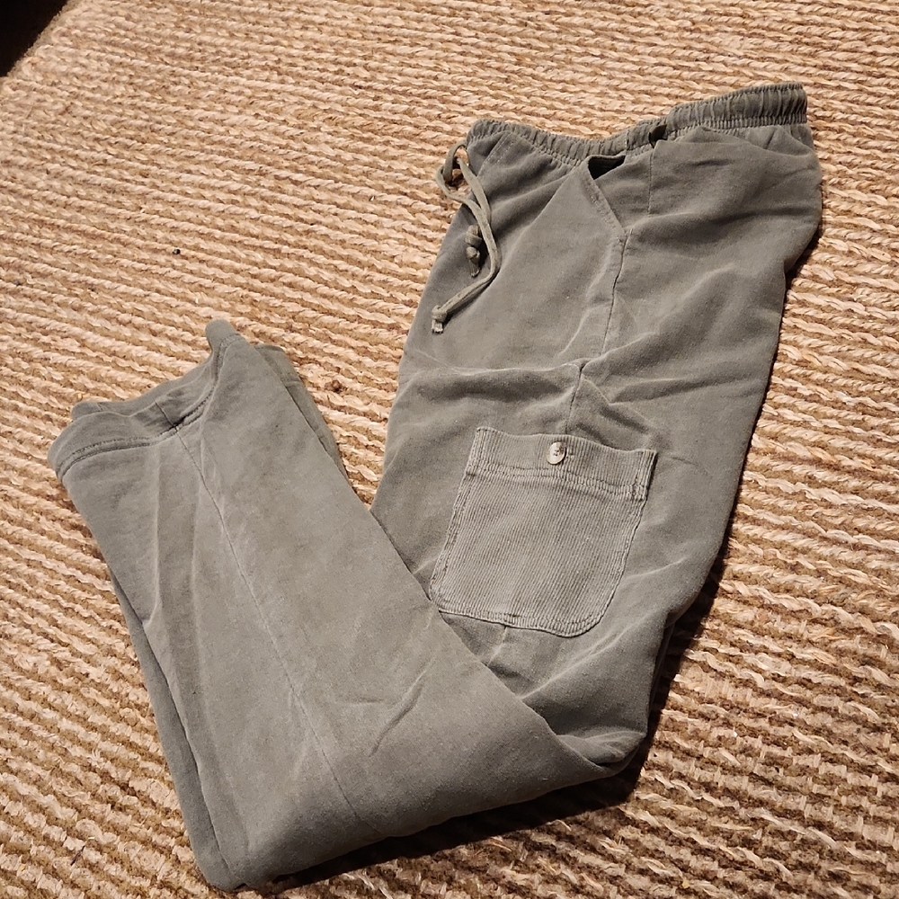Columbia Green Cargo Pants with Relaxed Fit